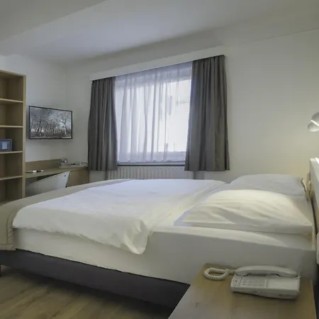 Francais Hotell 3*