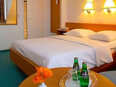 Francais 3* Luxembourg By